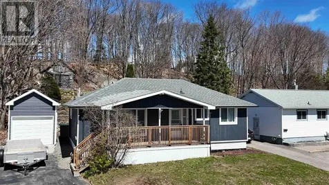44 Axmith Avenue Elliot Lake ON P5A 1B7