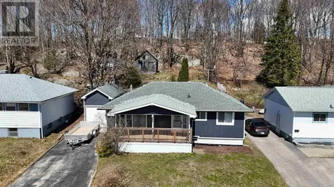 44 Axmith Avenue Elliot Lake ON P5A 1B7