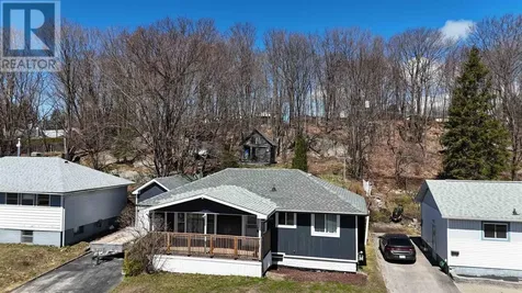 44 Axmith Avenue Elliot Lake ON P5A 1B7