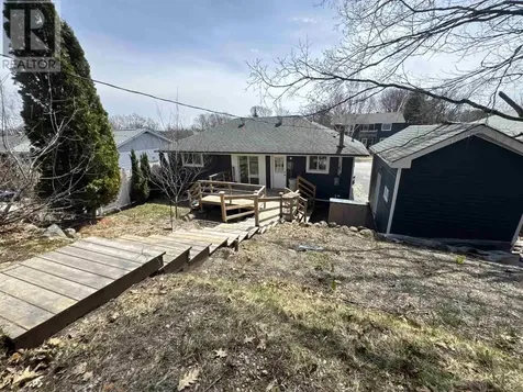 44 Axmith Avenue Elliot Lake ON P5A 1B7