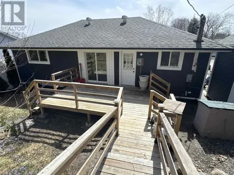 44 Axmith Avenue Elliot Lake ON P5A 1B7