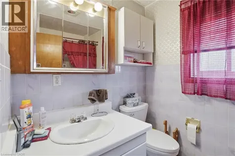 105 Tolton Avenue Hamilton ON L8H 5N7