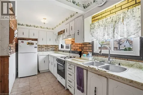105 Tolton Avenue Hamilton ON L8H 5N7