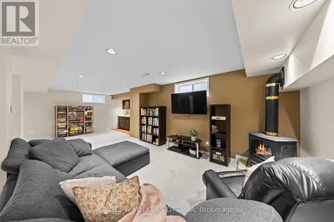 57 Newcastle Avenue Ottawa ON K2K 3B5