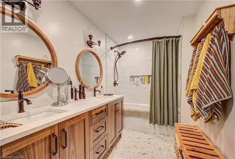 53 Lincoln Avenue Cambridge ON N1R 4W6