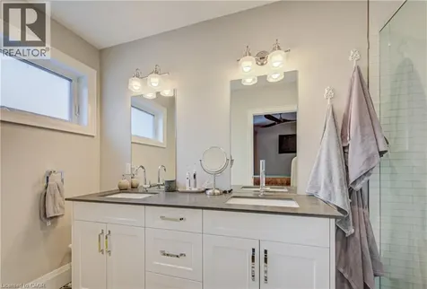 53 Lincoln Avenue Cambridge ON N1R 4W6