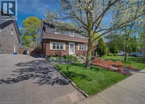 53 Lincoln Avenue Cambridge ON N1R 4W6