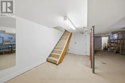 79 Hinton Avenue North Ottawa ON K1Y 0Z7