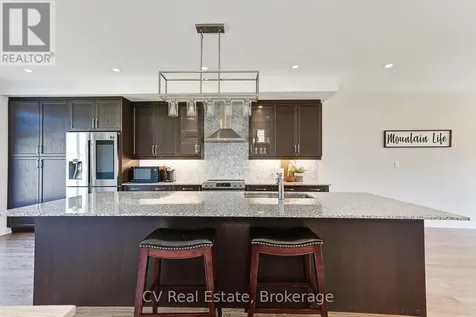 111 Stoneleigh Drive Blue Mountains ON L9Y 4P5