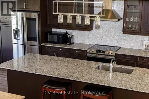 111 Stoneleigh Drive Blue Mountains ON L9Y 4P5