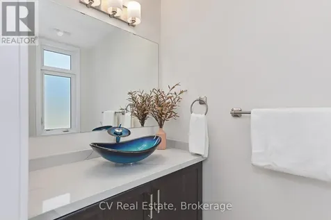 111 Stoneleigh Drive Blue Mountains ON L9Y 4P5