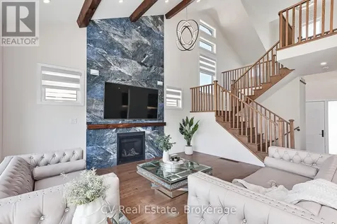 111 Stoneleigh Drive Blue Mountains ON L9Y 4P5