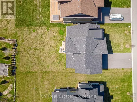 111 Stoneleigh Drive Blue Mountains ON L9Y 4P5
