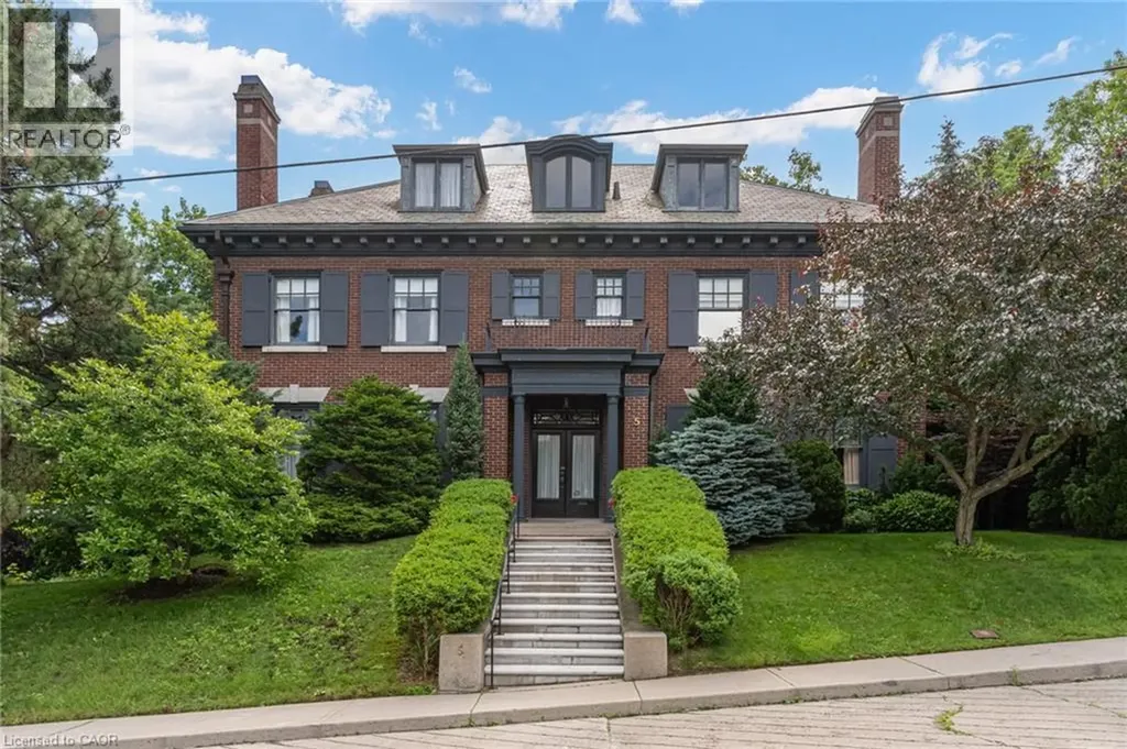 5 Undercliffe Avenue Hamilton ON L8P 3G9