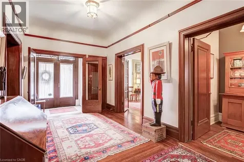 5 Undercliffe Avenue Hamilton ON L8P 3G9
