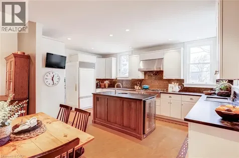 5 Undercliffe Avenue Hamilton ON L8P 3G9