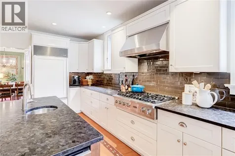 5 Undercliffe Avenue Hamilton ON L8P 3G9