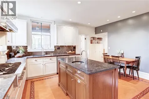 5 Undercliffe Avenue Hamilton ON L8P 3G9