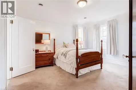 5 Undercliffe Avenue Hamilton ON L8P 3G9