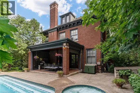 5 Undercliffe Avenue Hamilton ON L8P 3G9