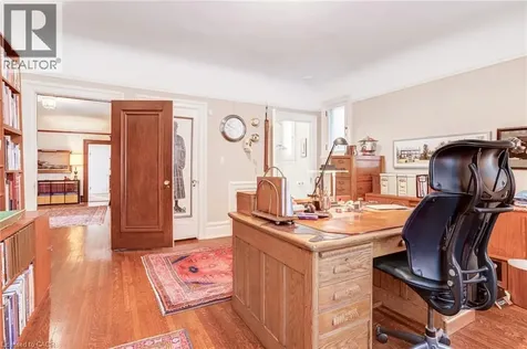 5 Undercliffe Avenue Hamilton ON L8P 3G9