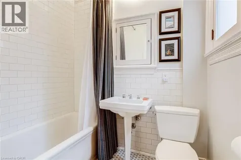 5 Undercliffe Avenue Hamilton ON L8P 3G9