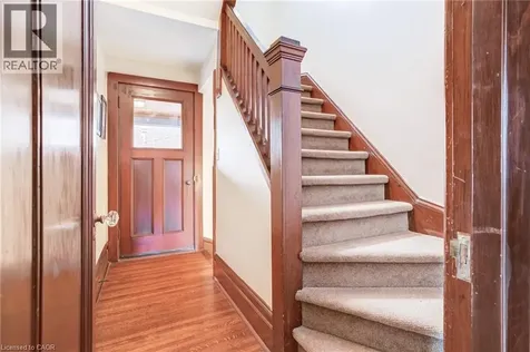 5 Undercliffe Avenue Hamilton ON L8P 3G9
