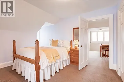5 Undercliffe Avenue Hamilton ON L8P 3G9