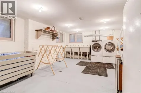 5 Undercliffe Avenue Hamilton ON L8P 3G9