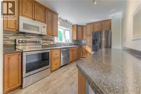 18 Gilston Parkway Paris ON N3L 3K6