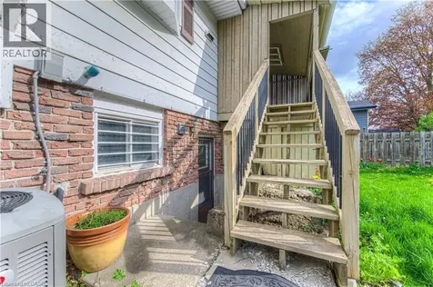 18 Gilston Parkway Paris ON N3L 3K6