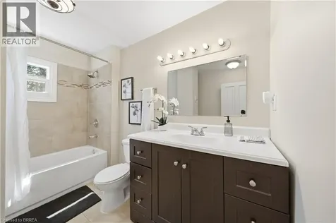 33 Richmond Street Brantford ON N3T 3Y2