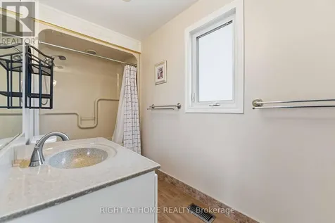 26 Denham Way Ottawa ON K2S 1H5