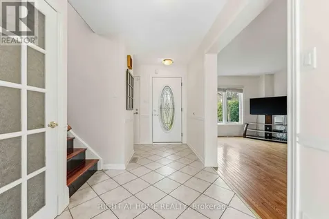 26 Denham Way Ottawa ON K2S 1H5