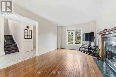 26 Denham Way Ottawa ON K2S 1H5