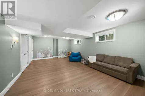6842 South Village Drive Ottawa ON K4P 0A5