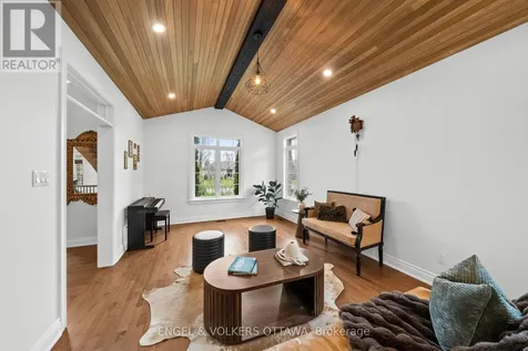 6842 South Village Drive Ottawa ON K4P 0A5
