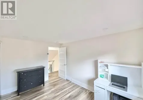 68 Briargate Drive Kitchener ON N2E 2J8