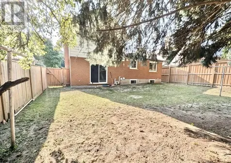 68 Briargate Drive Kitchener ON N2E 2J8