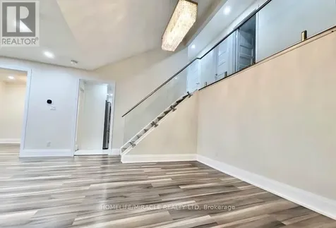 68 Briargate Drive Kitchener ON N2E 2J8