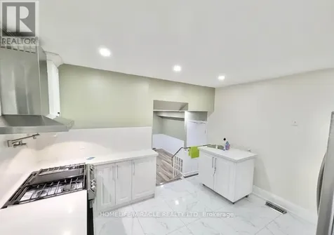 68 Briargate Drive Kitchener ON N2E 2J8