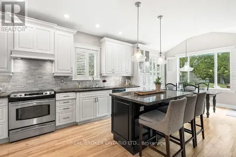 32 Feldspar Crescent Ottawa ON K2S 1Y3