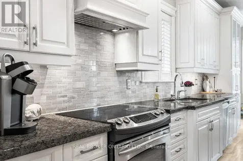 32 Feldspar Crescent Ottawa ON K2S 1Y3