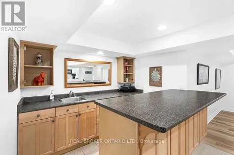 32 Feldspar Crescent Ottawa ON K2S 1Y3