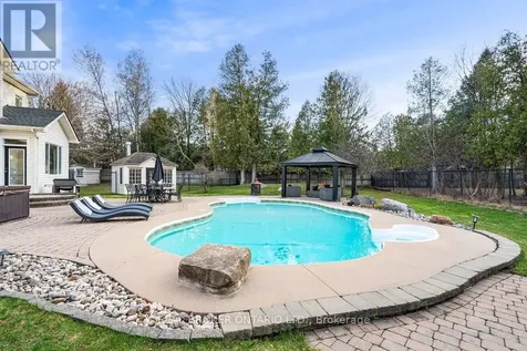32 Feldspar Crescent Ottawa ON K2S 1Y3