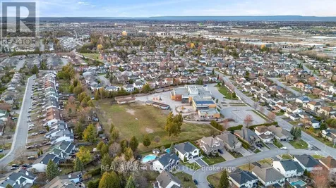 32 Feldspar Crescent Ottawa ON K2S 1Y3