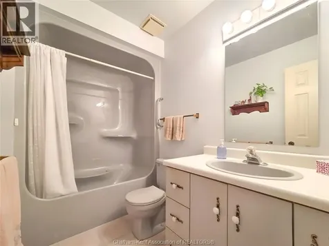 21 Earl Drive Chatham ON N7M 6E6