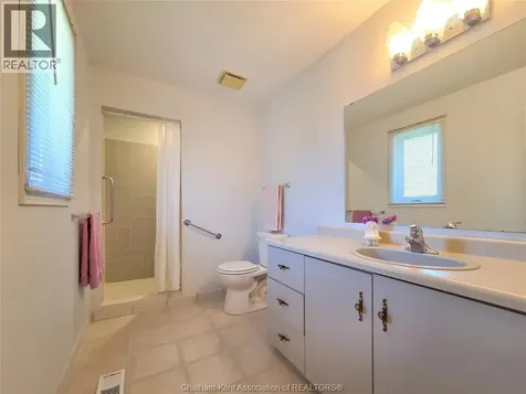 21 Earl Drive Chatham ON N7M 6E6
