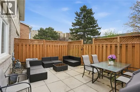 61 Albright Road Hamilton ON L8K 6H5