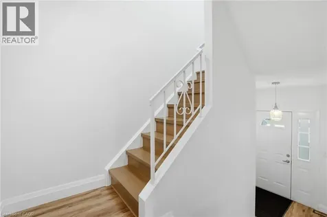 61 Albright Road Hamilton ON L8K 6H5